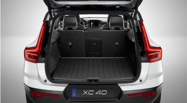 Tava portbagaj originala Volvo XC40 2018+ si Volvo C40 2022+, plastic negru, fara suport geanta, NEW